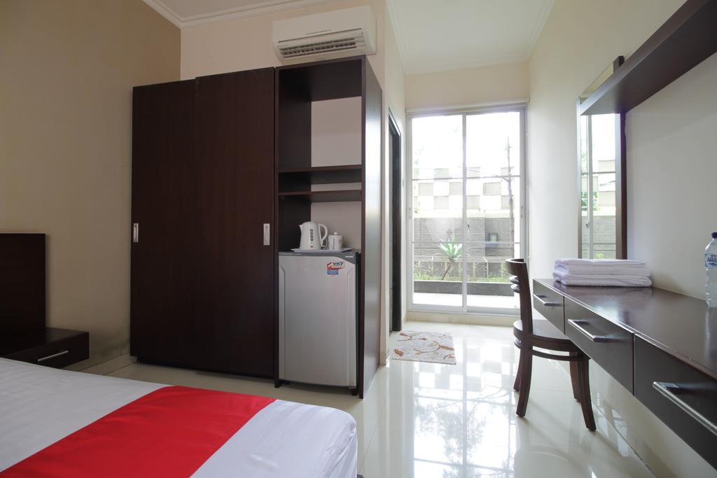 Reddoorz Plus Near Ambassador Mall Jakarta Eksteriør billede