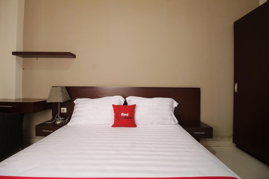 Reddoorz Plus Near Ambassador Mall Jakarta Eksteriør billede
