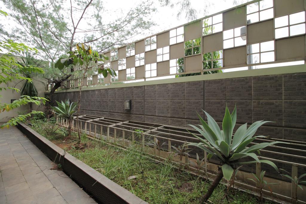 Reddoorz Plus Near Ambassador Mall Jakarta Eksteriør billede