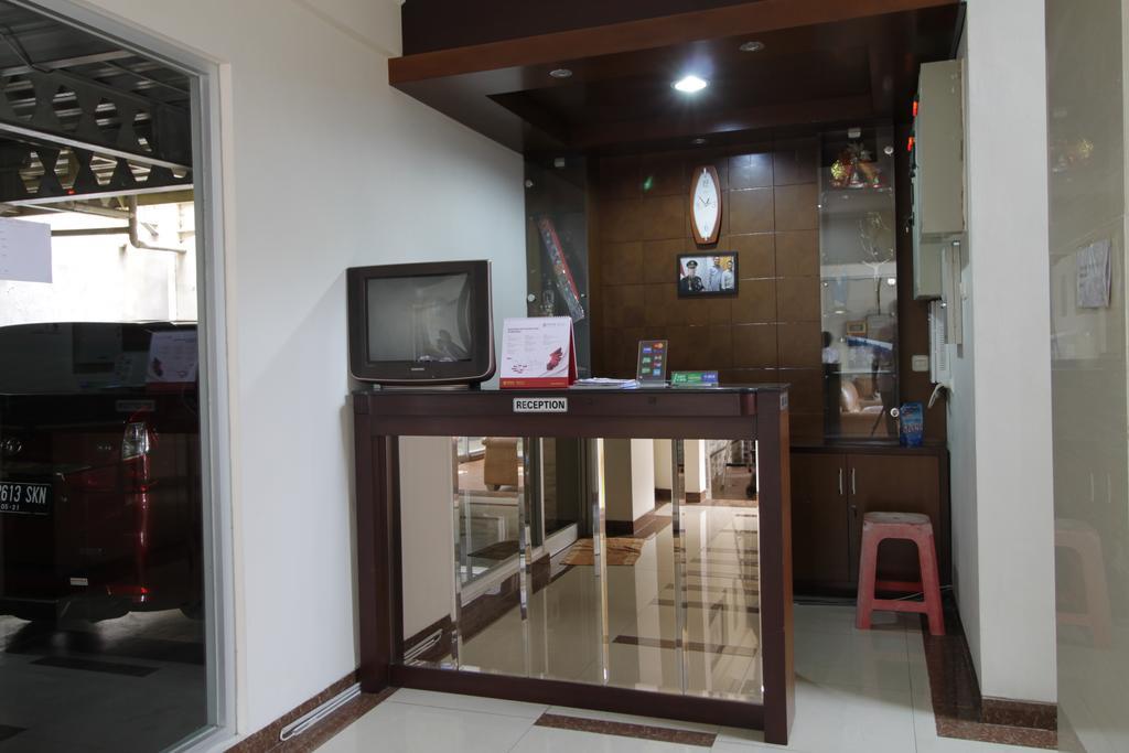 Reddoorz Plus Near Ambassador Mall Jakarta Eksteriør billede