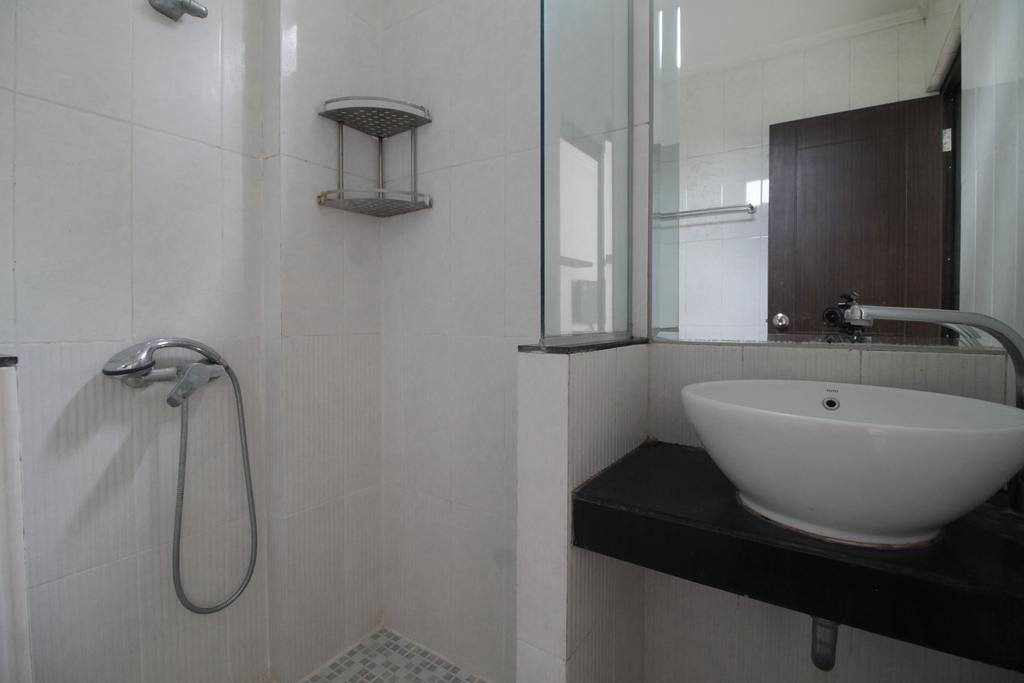 Reddoorz Plus Near Ambassador Mall Jakarta Eksteriør billede